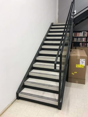 Escaliers intérieurs en béton préfabriqué - Bibliothèque de Cowansville