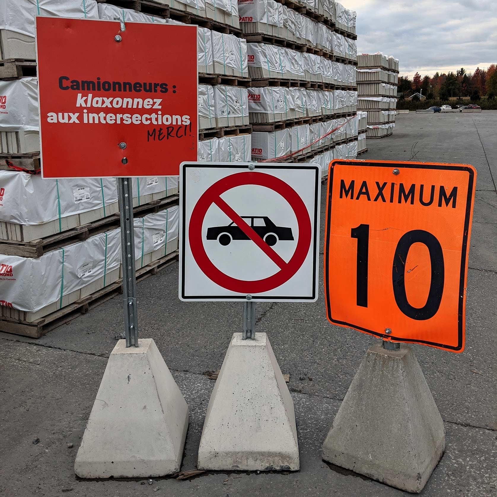 Base de signalisation Patio Drummond