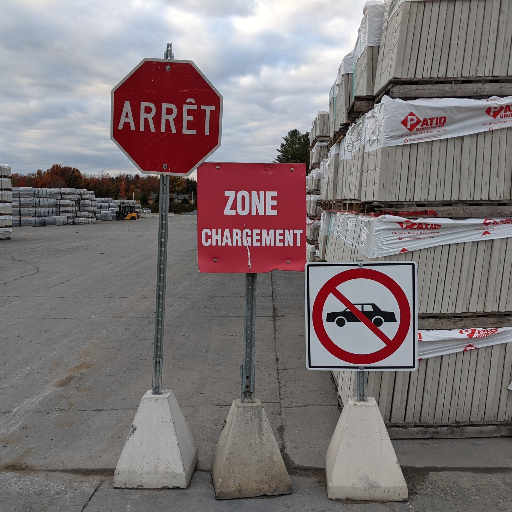 Base de signalisation Patio Drummond