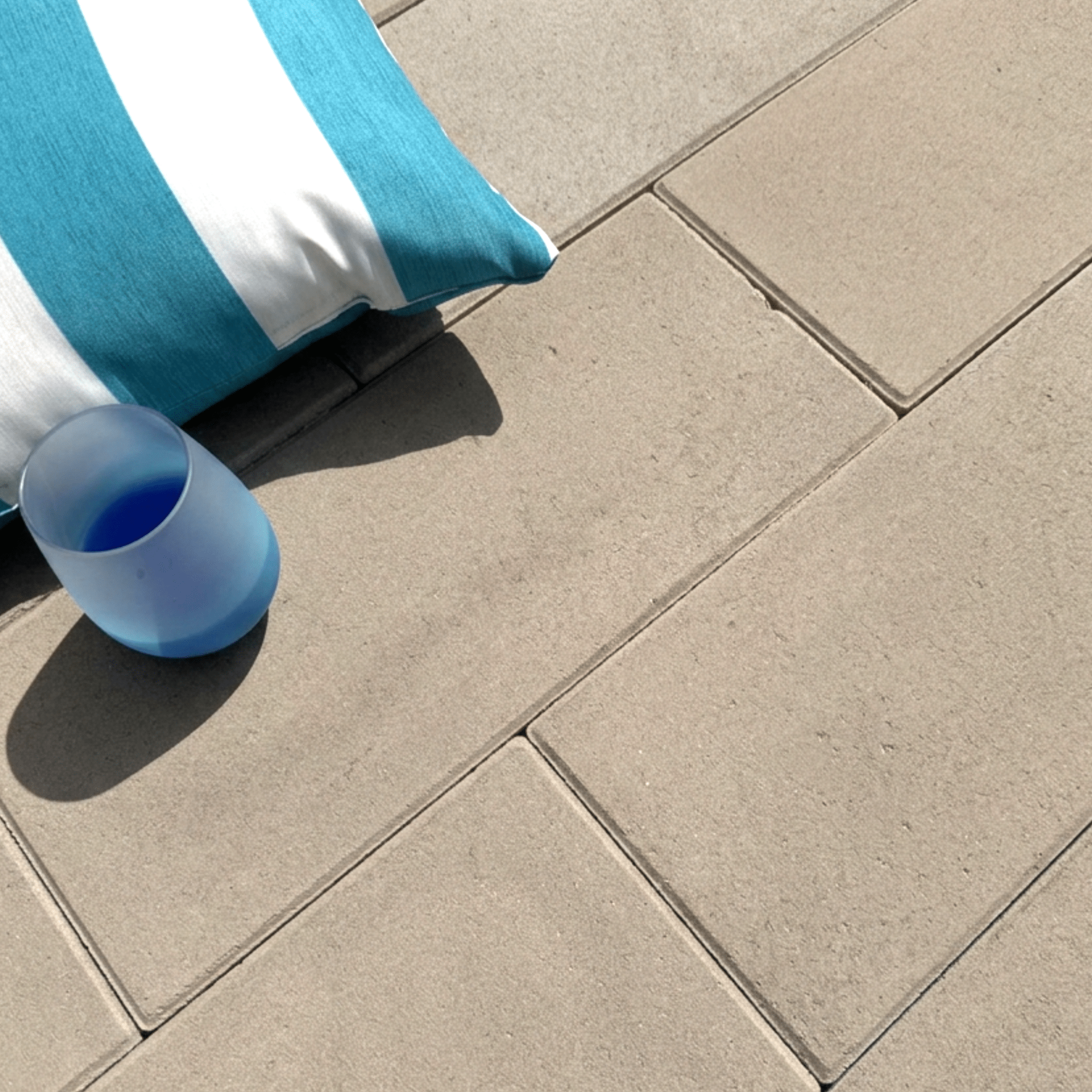 Dalle Versa Greige Patio Drummond